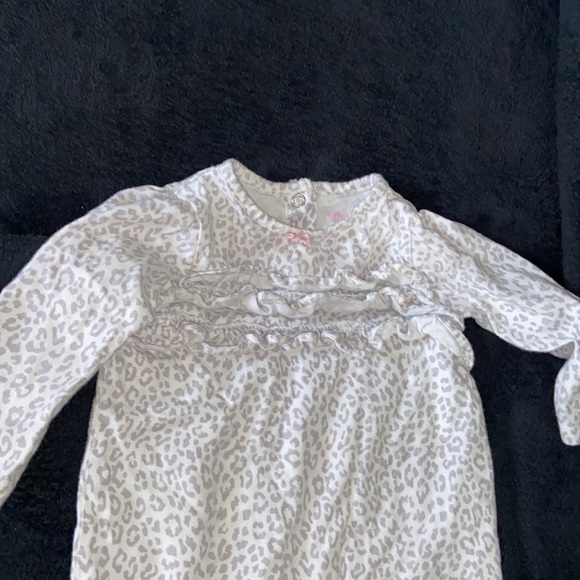 Carter’s onesie - Picture 2 of 3